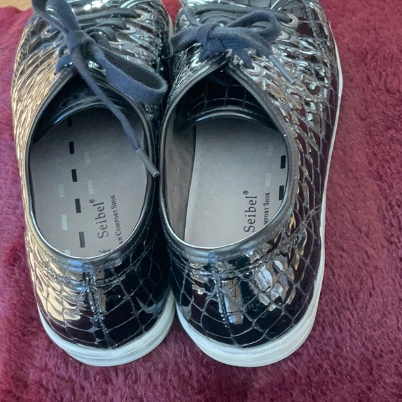 Josef Seibel Dany Black Croc Embossed Tennis Shoes Size 40. - Picture 4 of 7